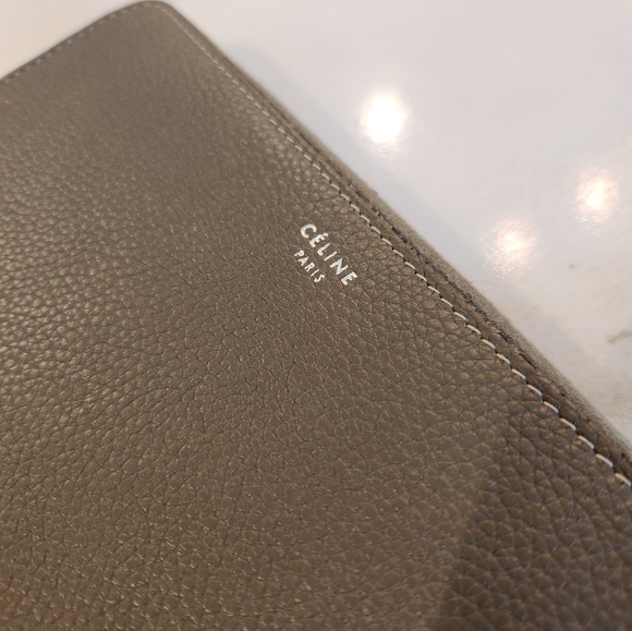 Celine Wallet in EUC...look at that crispy yellow interior! Gorgeous! $1,200 new - Picture 13 of 16